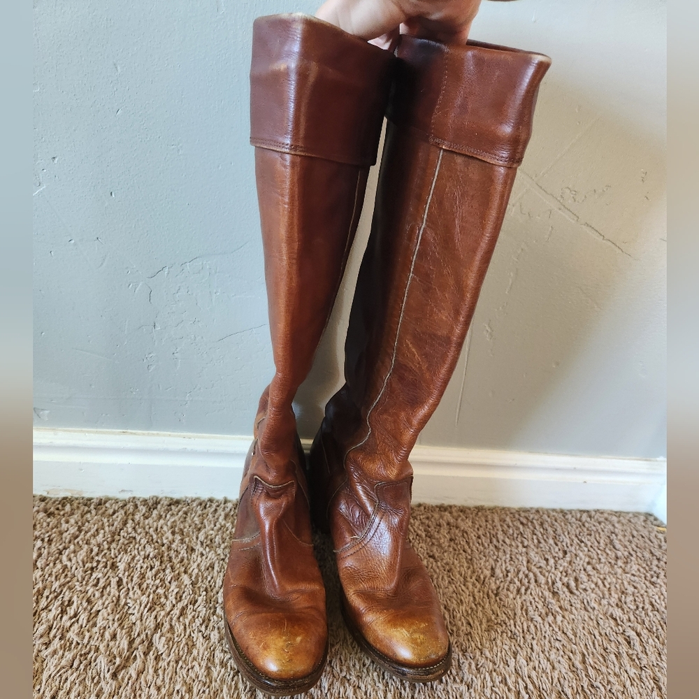 Frye Vintage Brown leather kne high boots. Size 8.5 B.